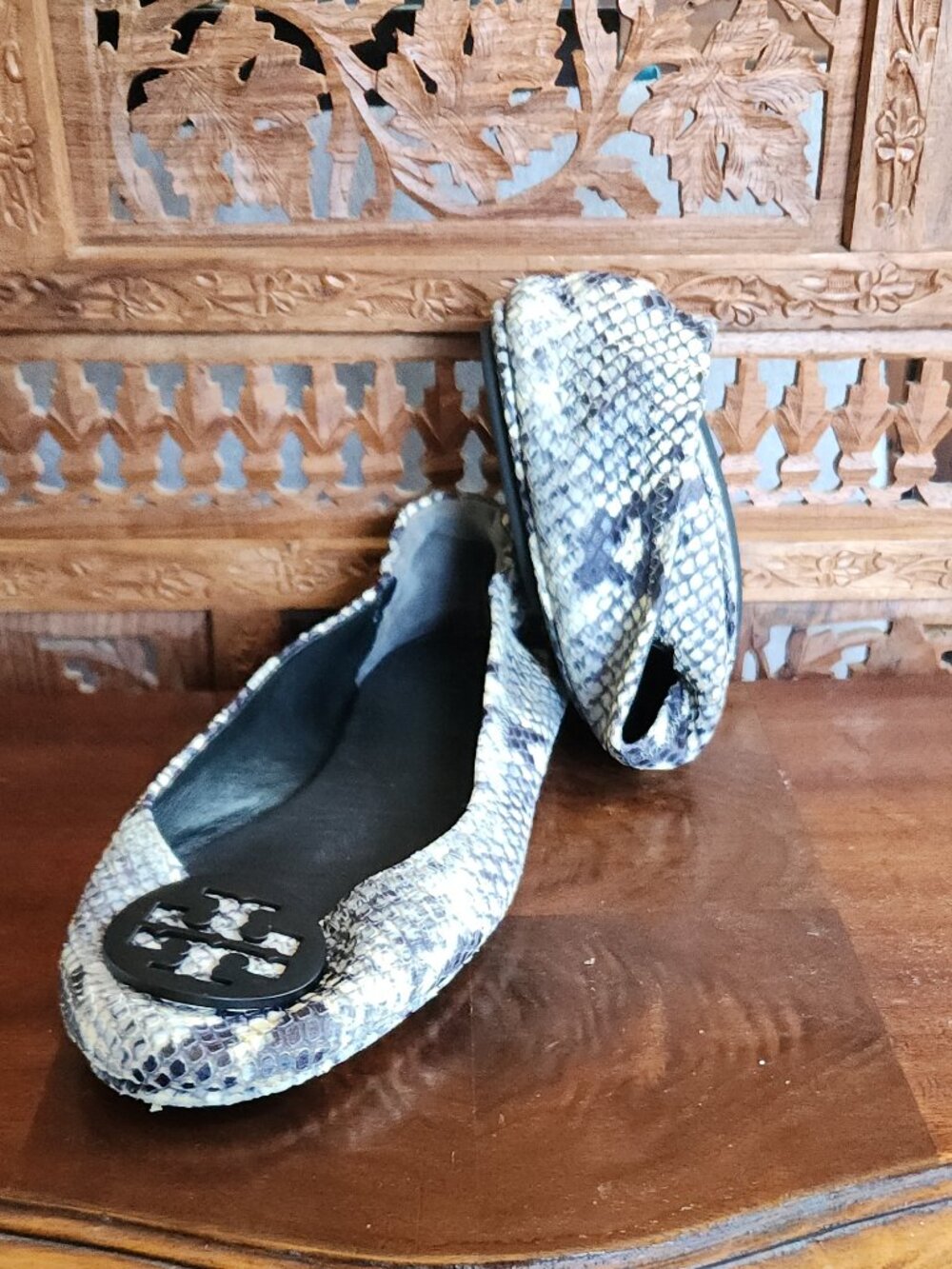 Tory Burch Minnie Roccia Travel Flats - White Python Design - Picture 9 of 9